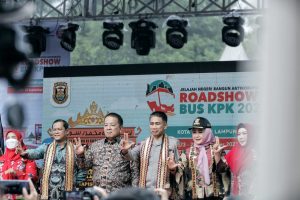 Winarti Hadiri Acara Roadshow Bus KPK 2022