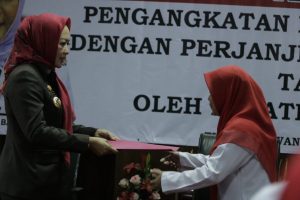 Bupati Winarti serahkan SK pengangkatan PPPK guru Kabupaten Tuba tahap II