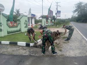 Ciptakan Lingkungan Sehat dan Bersih Anggota Kodim 0426/TB Lakukan Pembersihan