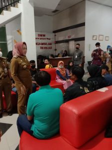 Dengan 25 Program BMW Bupati Winarti Permudah Pembuatan Izin Usaha.