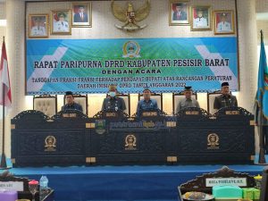 Rapat Paripurna Tanggapan Fraksi Atas Ranperda Inisiatif DPRD Pesibar TA 2022