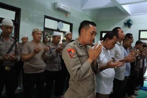 Peduli Gempa Cianjur, Polres Lampung Utara Gelar Sholat Ghaib dan Doa Bersama