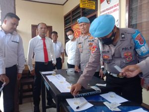 Sipropam Polres Lampung Barat Lakukan Cek Urin Terhadap Anggota Sat Narkoba Polres Lampung Barat