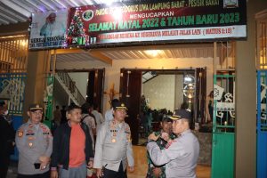 Jaga situasi Kamtibmas kondusif Kapolres Lampung Barat pimpin pengecekan Gereja di malam natal