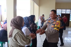 pimpin kegiatan Jum’at curhat,Kapolres Lampung Barat tagaskan hindari paham radikalisme yang mengatasnamakan agama.