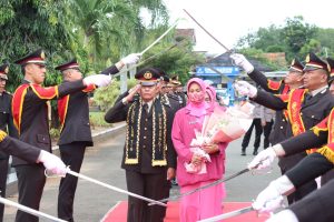 Polres Lampung Timur Melaksanakan Upacara Purna Bhakti Kepada Personel Yang Purna Tugas