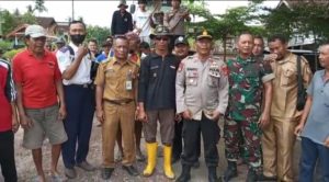 Akses Jalan Rusak Parah Tiga Kampung Kecamatan Menggala Lakukan Giat Bakti Sosial..