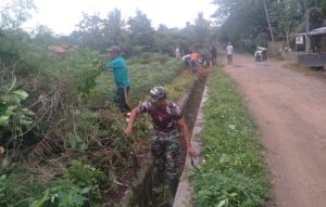 Babinsa Koramil 02/WB Jum’at Bersih Bersama Warga Binaan