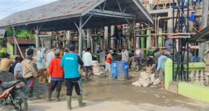 masyarat antusias gotong royong pembangunan Masjid At Taqwa Pekon Giham Sukamaju.