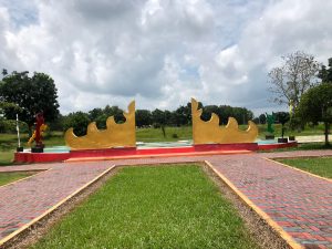 Monumen Siger Terbelah Pertanda Terbelahnya Lembaga Adat Megow Pak