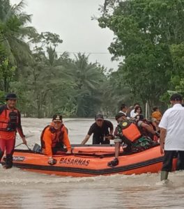 Qudrotul Ikhwan Tinjau Langsung Banjir Bandang Di Kampung Astra Ksetra.