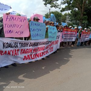 Merasa Muak Dengan Janji Bupati!! Ratusan Massa Gelar Aksi Demo di Depan Kantor Bupati Lamtim