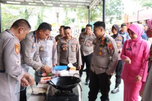 Sambut Hari Bhayangkara ke77, Personel Polres Lampung Timur Unjuk Kebolehan Memasak