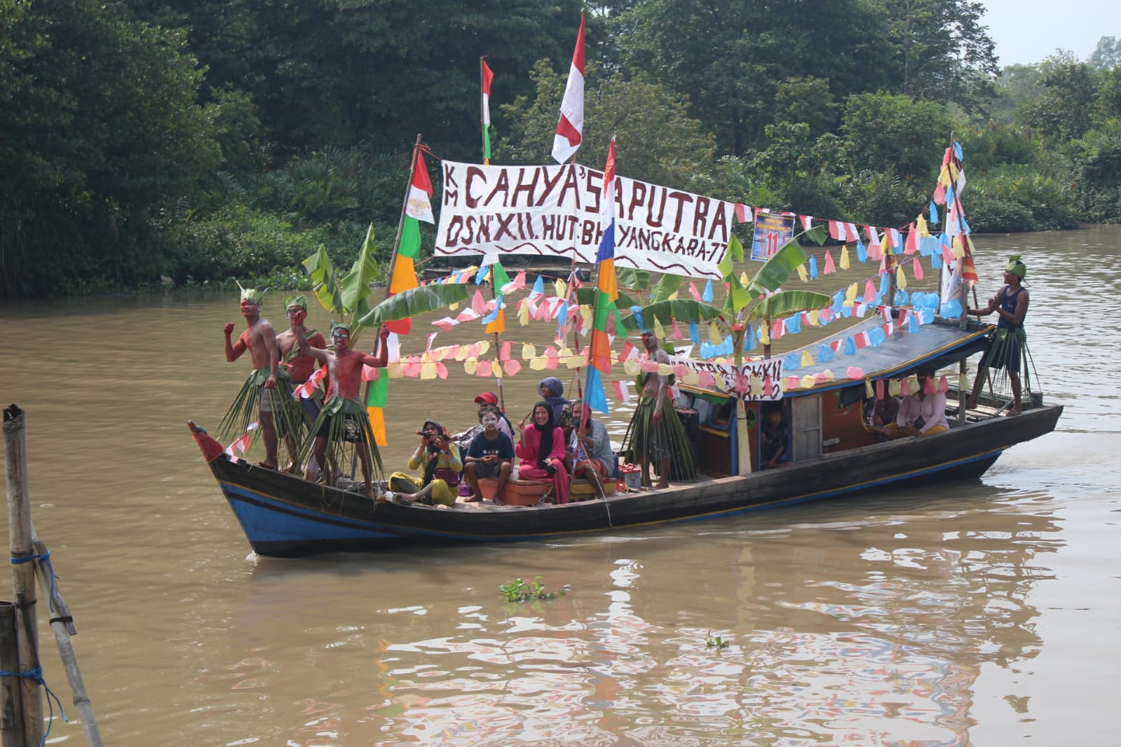 Foto, Perahu Hias