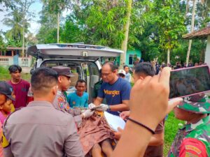 Bersama Warga, Polsek Way Bungur Dan Koramil Way Bungur, Korban Tenggelam di Sungai Telah Ditemukan