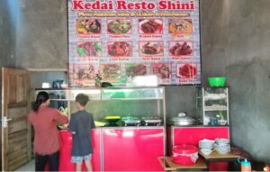 Dibuka Kedai Resto Shini, Purwianto Anggota DPRD Lamtim Merasa Puas Dengan Rasa Makanannya Enak