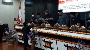 Anggota Komisi II DPRD Kota Metro Memberikan Gagasan Raperda Literasi