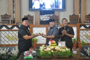 Wakil Bupati Dan Ketua DPRD Hadiri Rapat Paripurna DPRD Lamtim Tentang Penyampaian KUPA Dan PPAS APBD Perubahan TA.2023