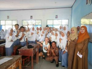 Kepsek SMA Negeri 1 Krui Ucapkan Terimakasih Atas Kunjungan Wisman Ke Sekolah