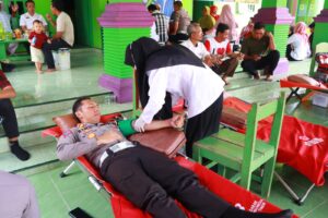 Polres Lampung Timur Meriahkan Ulang Tahun Humas Polri ke-72 Dengan Aksi Kemanusiaan Donor Darah