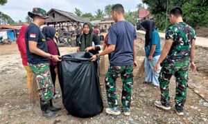 Satgas TMMD ke-119 Kodim 0411/KM Dan Warga Serbu Sampah Pasar Tradisional Kampung Mojokerto