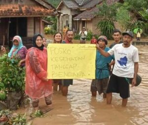 Dampak Banjir Sedikitnya 15 Rumah Di Sinar Jawa Terendam, Puskesmas Air Naningan Buka Yankes..!!