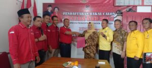 Datangi Sekretariat DPC PDI Perjuangan Pringsewu, Ririn Kuswantari Ambil Formulir Pendaftaran Bacalon Bupati