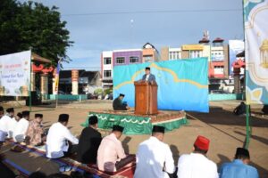 Wahdi Bersama Pejabat Pemkot Metro Melakukan Salat Idul Fitri Di Lapangan Samber