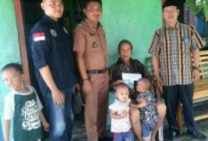 Peratin Pekon Pagar Dalam Kecamatan Pesisir Selatan Salurkan BLT DD Door To Door