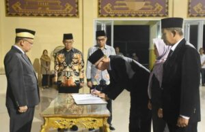 Bupati Lampung Timur Melantik Dan Mengambil Sumpah Janji 40 Orang Pejabat