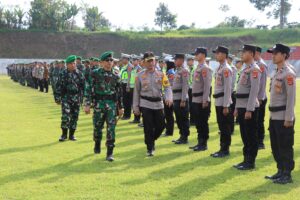 Polres Lampung Barat dan Kodim 0422LB Menggelar Apel Gabungan Dalam Rangka Persiapan Pengamanan Kunjungan Kerja Presiden RI