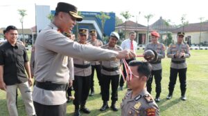 22 Personel Polres Tulang Bawang Naik Pangkat, AKBP James Sampaikan Pesan Ini