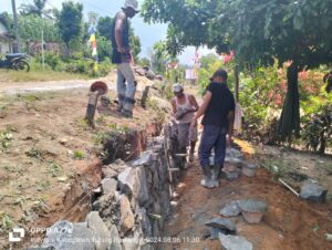 Antusias Masyarakat Kampung Bawang Tirto Mulyo Sambut Pembangunan Drainase.