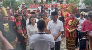 Fauzi Wakil Bupati Petahana Gandeng Laras Tri Handayani Daftar Pilkada di KPU Pringsewu