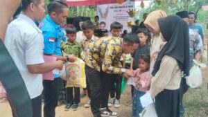 HUT Halopaginews ke-6, Wakil Ketua DPRD Lamtim Menyerahkan Santunan Anak Yatim