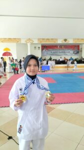 TOP, Karateka Berhijab Sabet Dua Mendali Emas di Bupati CUP Tulangbawang.