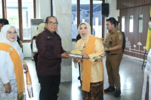 Hanita Firsada Terima Dua Penghargaan Bergengsi di Puncak PHI Ke-96 Lampung