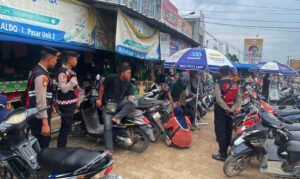 Samapta Polres Tulang Bawang Gelar Patroli Jalan Kaki di Pasar Unit 2, Ini Tujuan Utamanya